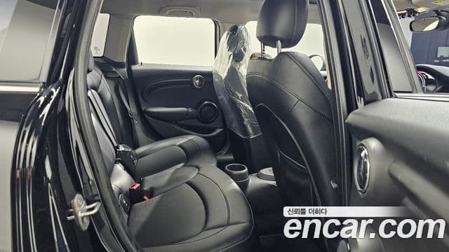 Mini Cooper D 3세대, 2016 13