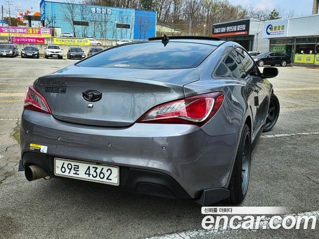 Hyundai Genesis купе 200 турбо R, 2009 4