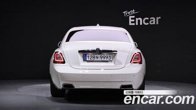 Rolls-Royce 고스트 2세대 6.7 EWB V12, 2022 4