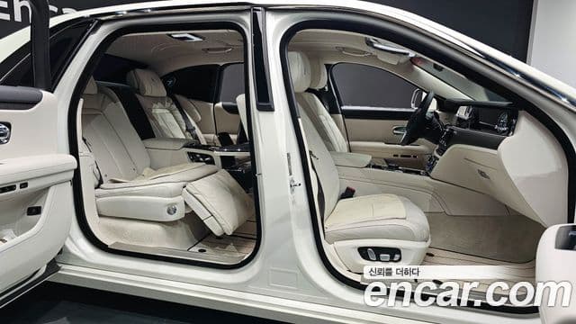 Rolls-Royce 고스트 2세대 6.7 EWB V12, 2022 10
