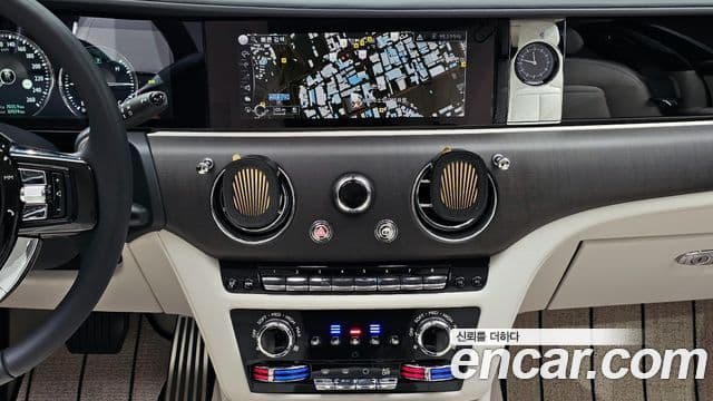 Rolls-Royce 고스트 2세대 6.7 EWB V12, 2022 14