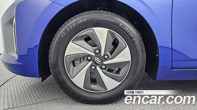 Hyundai Ioniq гибрид, 2019 все фото