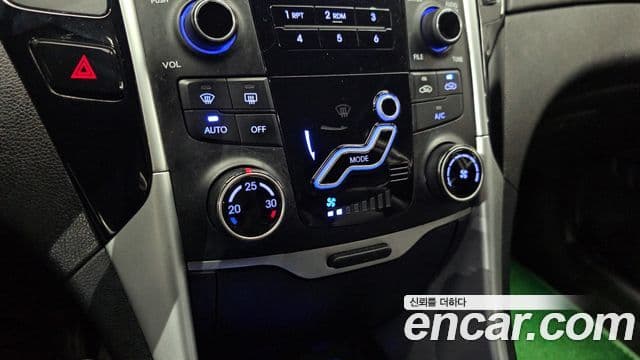 Hyundai YF Sonata топовая версия, 2010 16