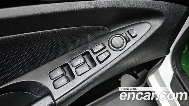 Hyundai YF Sonata топовая версия, 2010 19