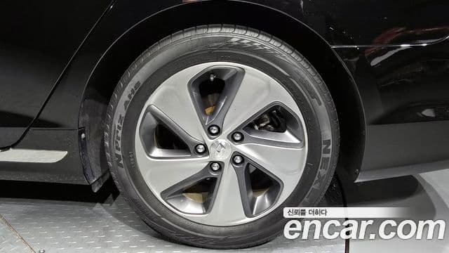 Hyundai LF Sonata гибрид Modern, 2016 все фото