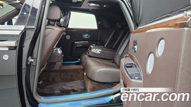 Rolls-Royce 고스트 6.6 EWB V12, 2020 10