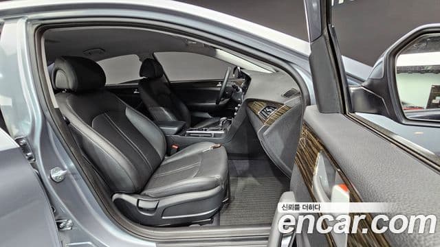 Hyundai LF Sonata LPI Smart(для людей с инвалидностью), 2016 10