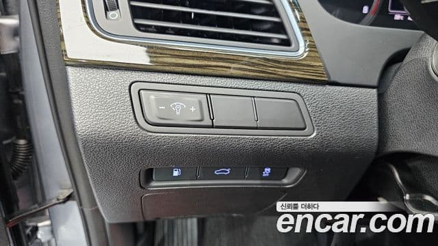 Hyundai LF Sonata LPI Smart(для людей с инвалидностью), 2016 13