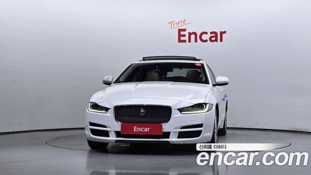Jaguar XE Prestige, 2017 3