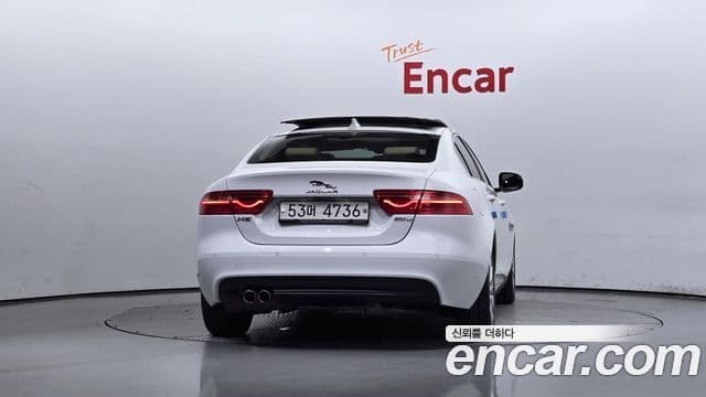 Jaguar XE Prestige, 2017 4