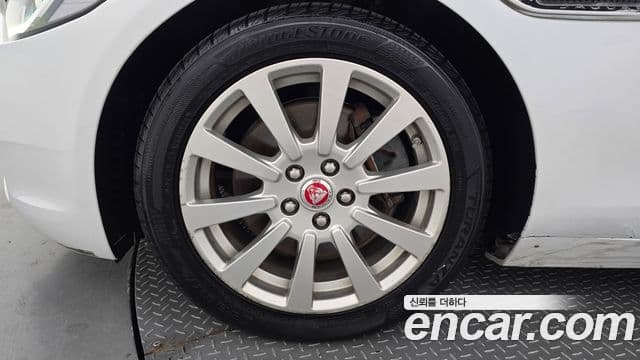 Jaguar XE Prestige, 2017 все фото