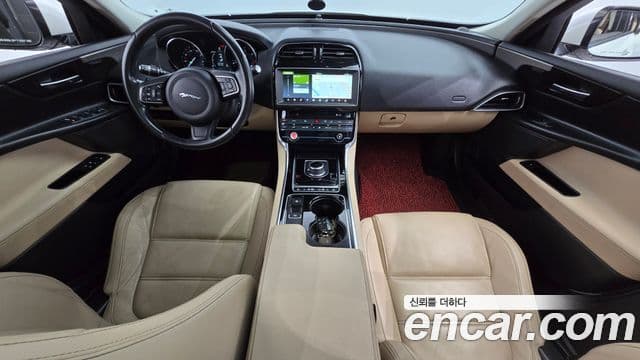 Jaguar XE Prestige, 2017 7