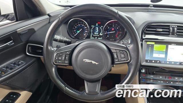 Jaguar XE Prestige, 2017 13