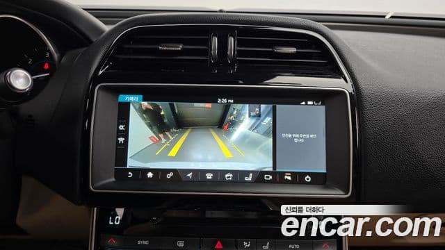 Jaguar XE Prestige, 2017 15