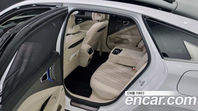 Kia The / новый New K8 гибрид Signature, 2025 11