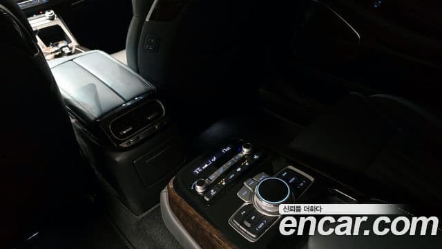 Genesis G90 Premium Luxury, 2019 18