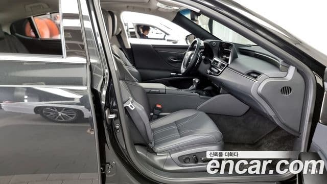 Lexus ES300h 7세대 Executive, 2023 11