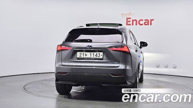 Lexus NX300h Executive, 2017 4