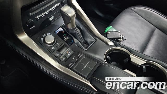 Lexus NX300h Executive, 2017 9