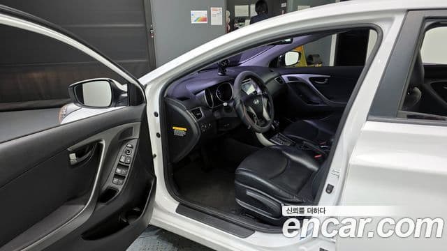 Hyundai Avante MD M16 GDI Avenue, 2013 10