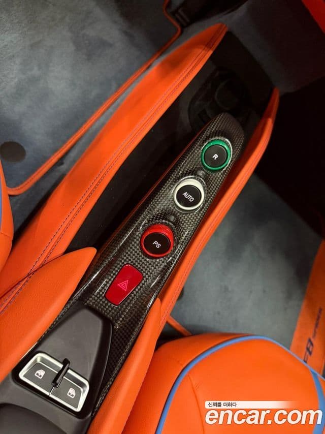 Ferrari F8 스파이더 3.9 V8, 2022 9