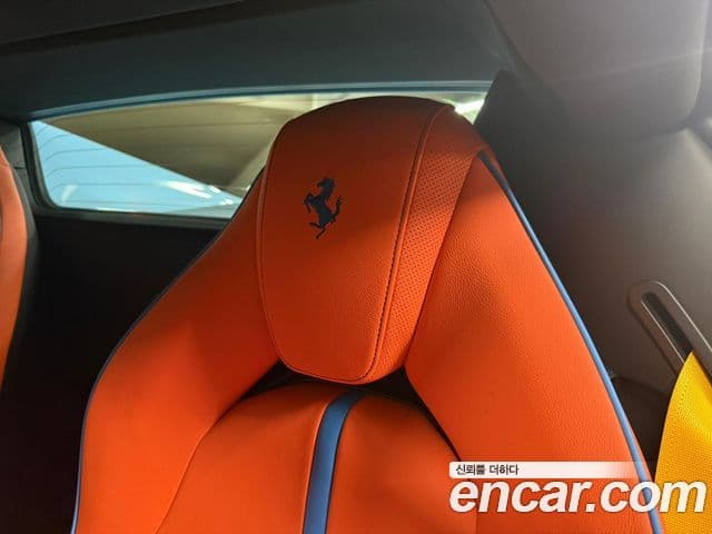 Ferrari F8 스파이더 3.9 V8, 2022 10