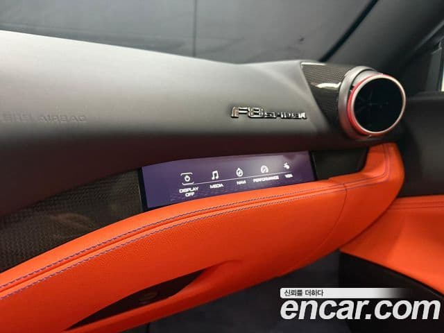 Ferrari F8 스파이더 3.9 V8, 2022 12