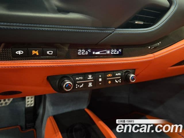 Ferrari F8 스파이더 3.9 V8, 2022 13