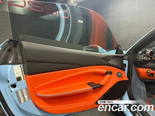 Ferrari F8 스파이더 3.9 V8, 2022 14