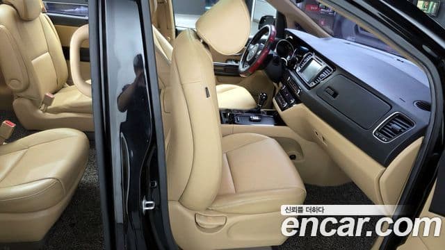 Kia All New Carnival Prestige, 2015 11