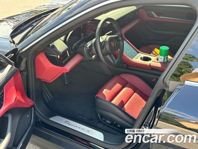 Porsche 타이칸 4S, 2025 12