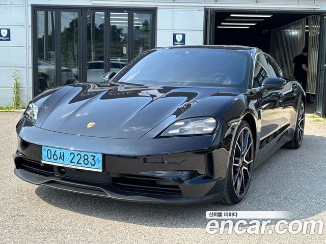 Porsche 타이칸 4S, 2025 18