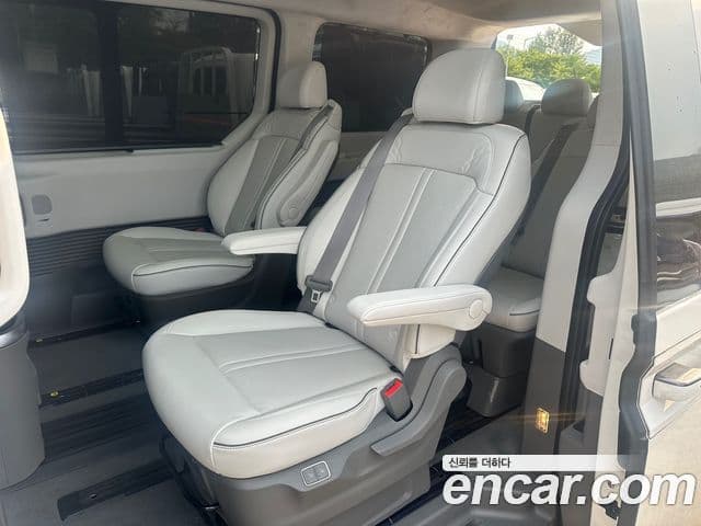 Hyundai Staria лимузин, 2023 17