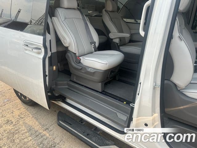 Hyundai Staria лимузин, 2023 18
