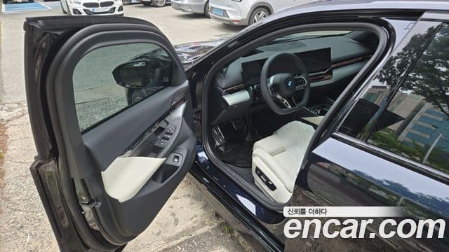 BMW 5시리즈 (G60) 520i M Sport, 2025 9