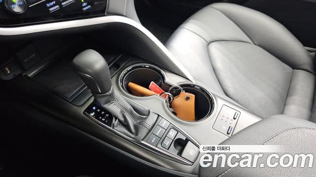 Toyota 캠리 (XV70) 2.5 XSE гибрид, 2023 9