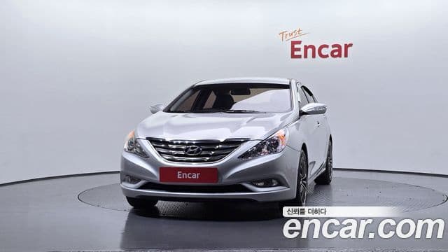 Hyundai YF Sonata LPI Premier(для людей с инвалидностью), 2010 3