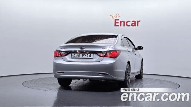 Hyundai YF Sonata LPI Premier(для людей с инвалидностью), 2010 4