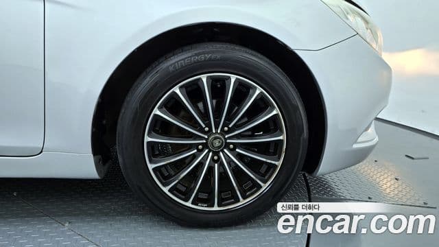 Hyundai YF Sonata LPI Premier(для людей с инвалидностью), 2010 все фото