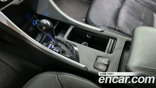 Hyundai YF Sonata LPI Premier(для людей с инвалидностью), 2010 9