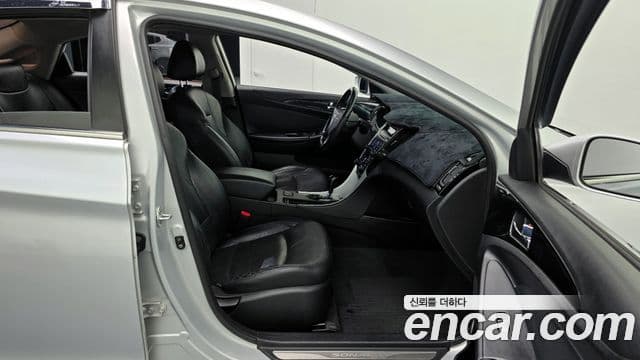 Hyundai YF Sonata LPI Premier(для людей с инвалидностью), 2010 10