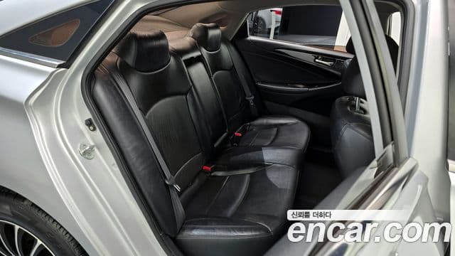 Hyundai YF Sonata LPI Premier(для людей с инвалидностью), 2010 12