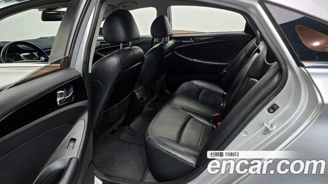 Hyundai YF Sonata LPI Premier(для людей с инвалидностью), 2010 13