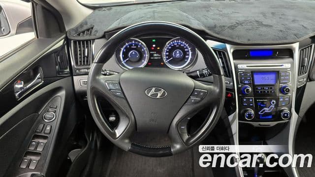 Hyundai YF Sonata LPI Premier(для людей с инвалидностью), 2010 14
