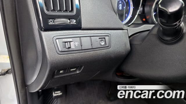 Hyundai YF Sonata LPI Premier(для людей с инвалидностью), 2010 15