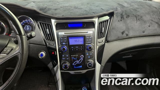 Hyundai YF Sonata LPI Premier(для людей с инвалидностью), 2010 16