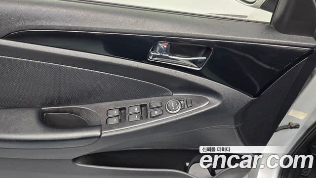 Hyundai YF Sonata LPI Premier(для людей с инвалидностью), 2010 17