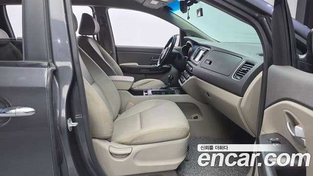 Kia All New Carnival Luxury, 2016 10