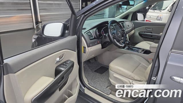 Kia All New Carnival Luxury, 2016 11