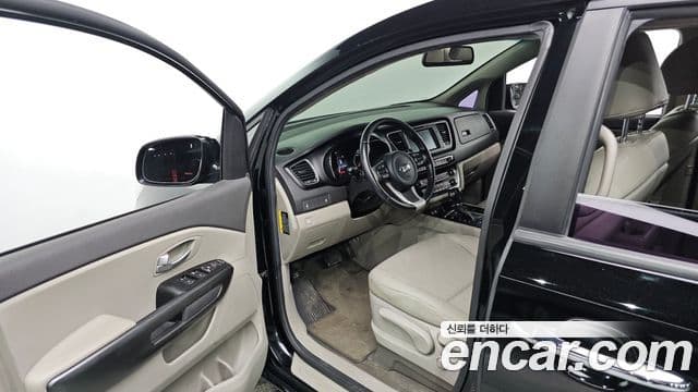 Kia All New Carnival Luxury, 2016 10